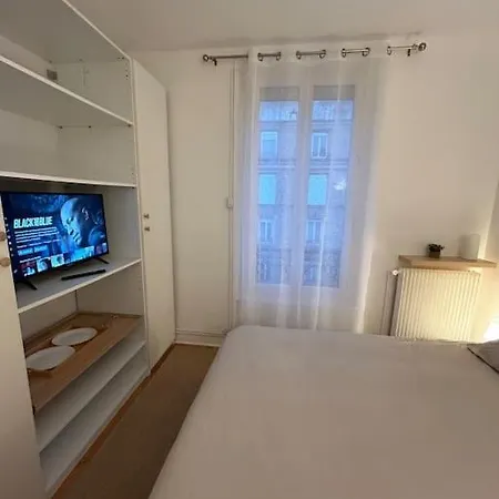 Situe A 7 Min A Pied De Paris Porte De Versailles Et Metro